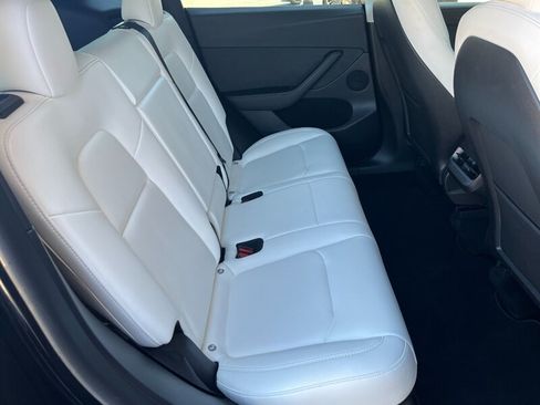 Used 2022 Tesla Model Y Long Range AWD/4WD image 11