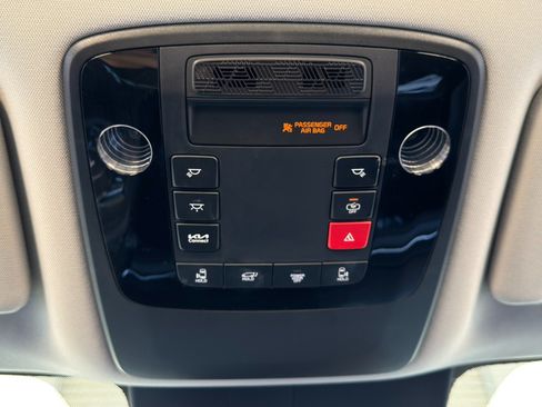 Used 2025 Kia Carnival EX FWD image 38