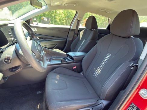 Used 2022 Hyundai Elantra SEL FWD image 10