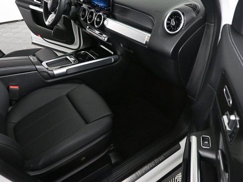Used 2025 Mercedes-Benz GLB 250 image 23