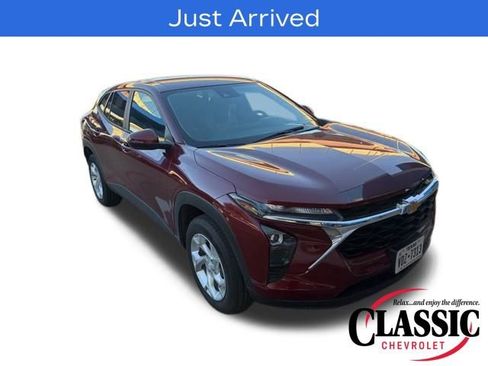 Used 2024 Chevrolet Trax LS w/ LS Convenience Package image 7