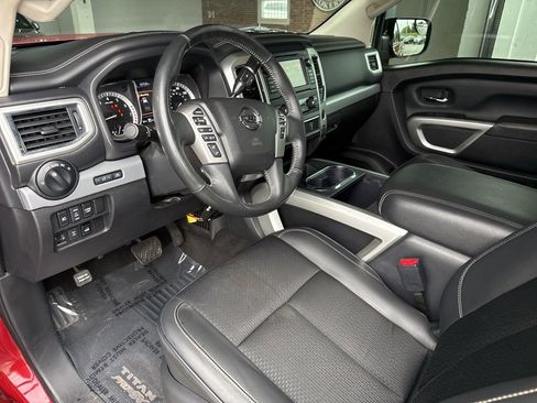 Used 2019 Nissan Titan PRO-4X image 35