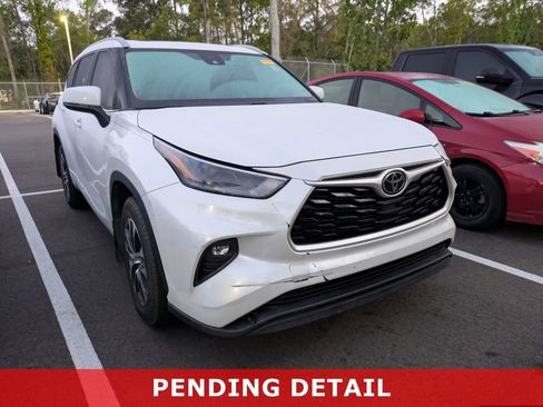 Used 2022 Toyota Highlander XLE image 1