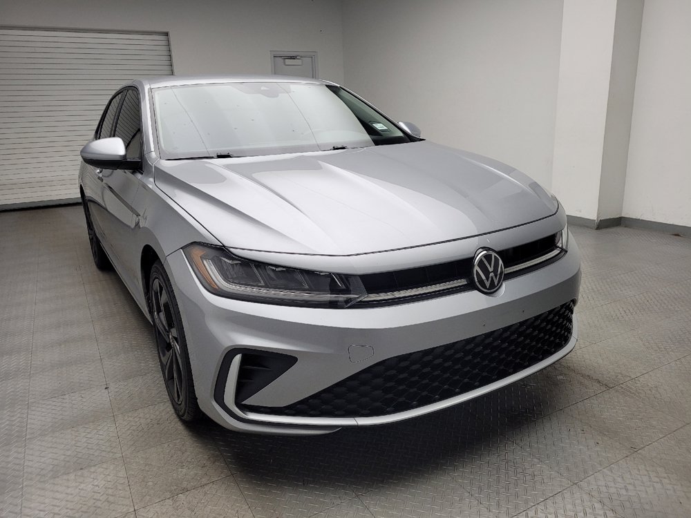 Used 2025 Volkswagen Jetta SE FWD image 14