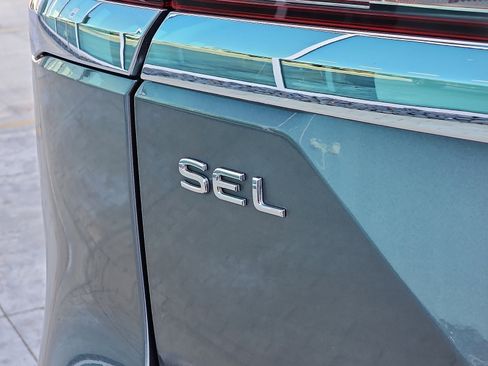 Used 2024 Volkswagen Atlas SEL Premium R-Line AWD/4WD image 8