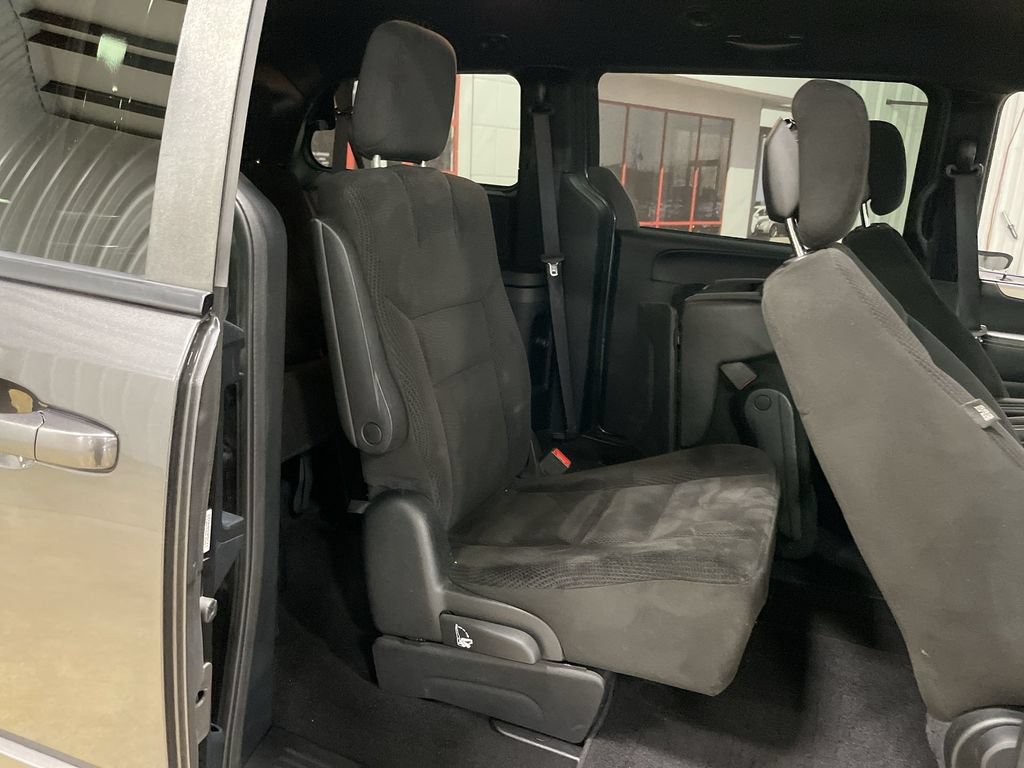 Used 2016 Dodge Grand Caravan SXT FWD image 27