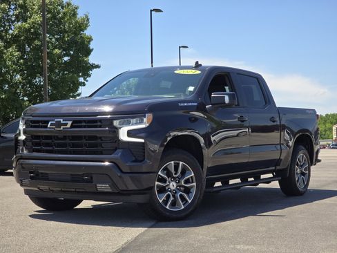 Used 2024 Chevrolet Silverado 1500 RST w/ Convenience Package II AWD/4WD image 2
