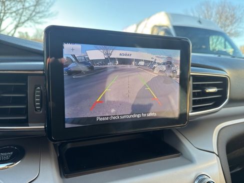 Used 2022 Ford Explorer XLT w/ Equipment Group 202A image 17