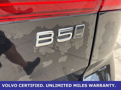 Certified 2025 Volvo XC60 B5 Core image 9