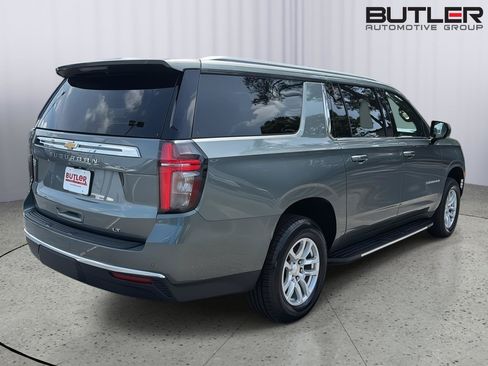 Used 2024 Chevrolet Suburban LT RWD image 6