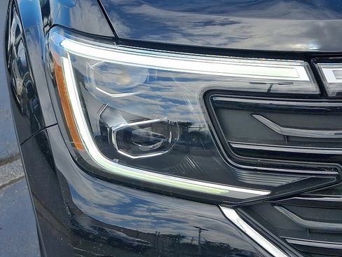 Certified 2025 Volkswagen Atlas SEL Premium R-Line image 9