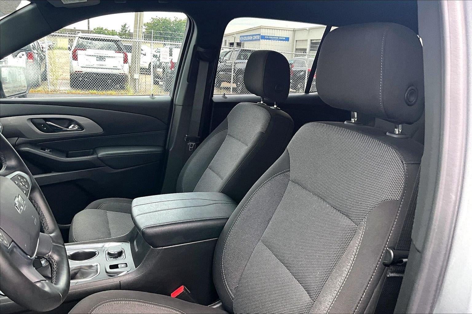 Used 2024 Chevrolet Traverse LT FWD image 23