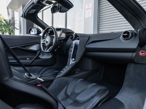 Used 2024 McLaren 750S Spider image 2