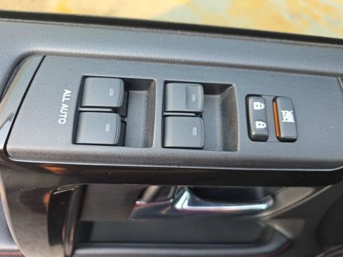 Used 2018 Toyota 4Runner TRD Off-Road AWD/4WD image 28