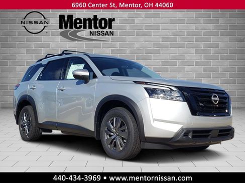 New 2025 Nissan Pathfinder SV w/ Black Appearance Package image 1