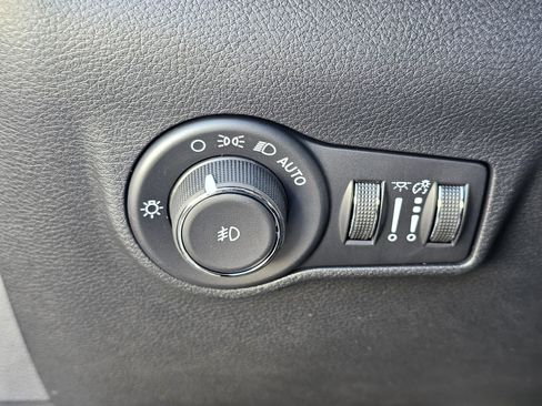 New 2026 Jeep Compass Latitude image 18