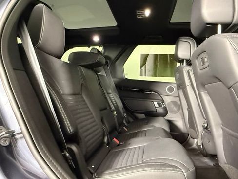Used 2025 Land Rover Discovery S AWD/4WD image 28