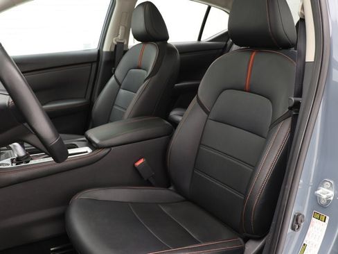 Used 2024 Nissan Sentra SR w/ SR Premium Package image 16