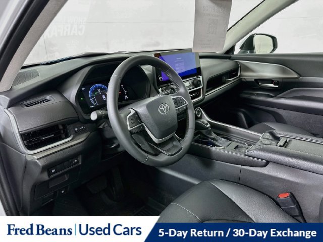 Used 2025 Toyota Grand Highlander AWD image 13