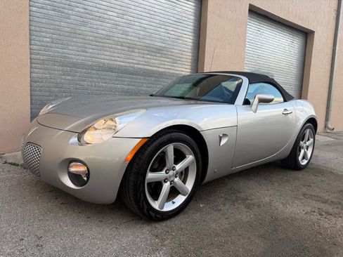 Used 2009 Pontiac Solstice Convertible w/ Premium Package image 4
