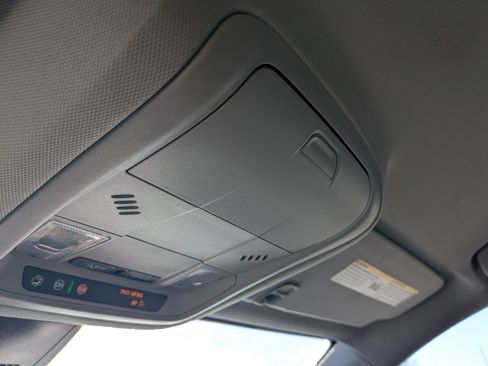 Used 2022 GMC Acadia SLE w/ Driver Convenience Package image 26