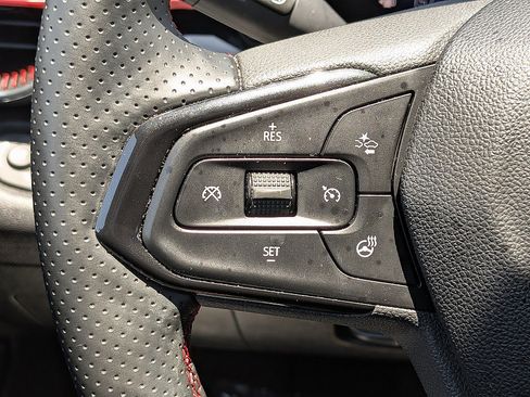 Certified 2025 Chevrolet Trax RS w/ Driver Confidence Package FWD image 41