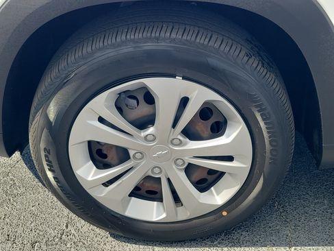 Used 2024 Chevrolet Trax LS w/ Driver Confidence Package FWD image 7