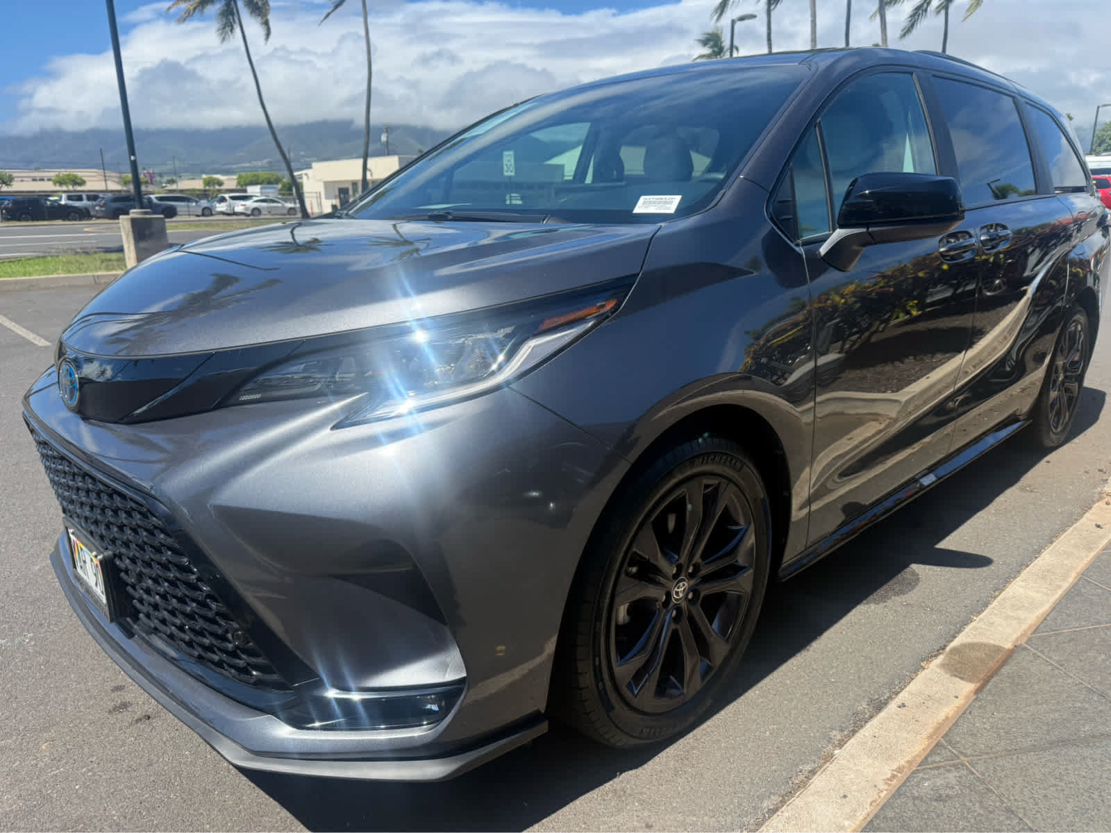 Used 2025 Toyota Sienna XSE FWD image 7
