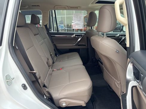 Used 2022 Lexus GX 460 Premium w/ Premium Package image 33
