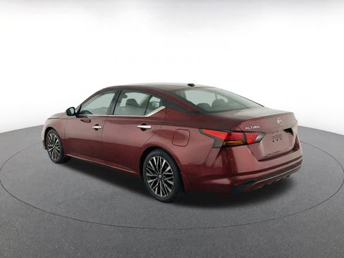 Used 2025 Nissan Altima 2.5 SV FWD image 7