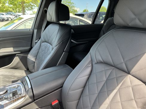 Used 2026 BMW X7 xDrive40i AWD/4WD image 32