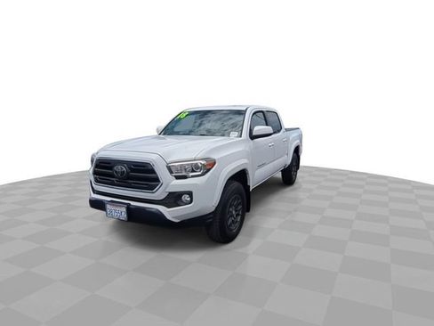 Used 2018 Toyota Tacoma SR5 RWD image 4