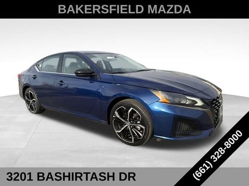 Used 2024 Nissan Altima 2.5 SR w/ SR Premium Package FWD image 7