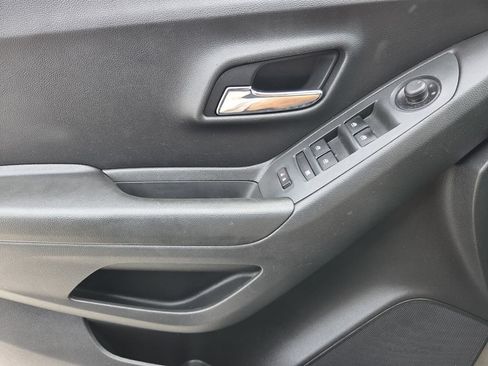 Used 2021 Chevrolet Trax LS w/ Tint and Cruise Package FWD image 20