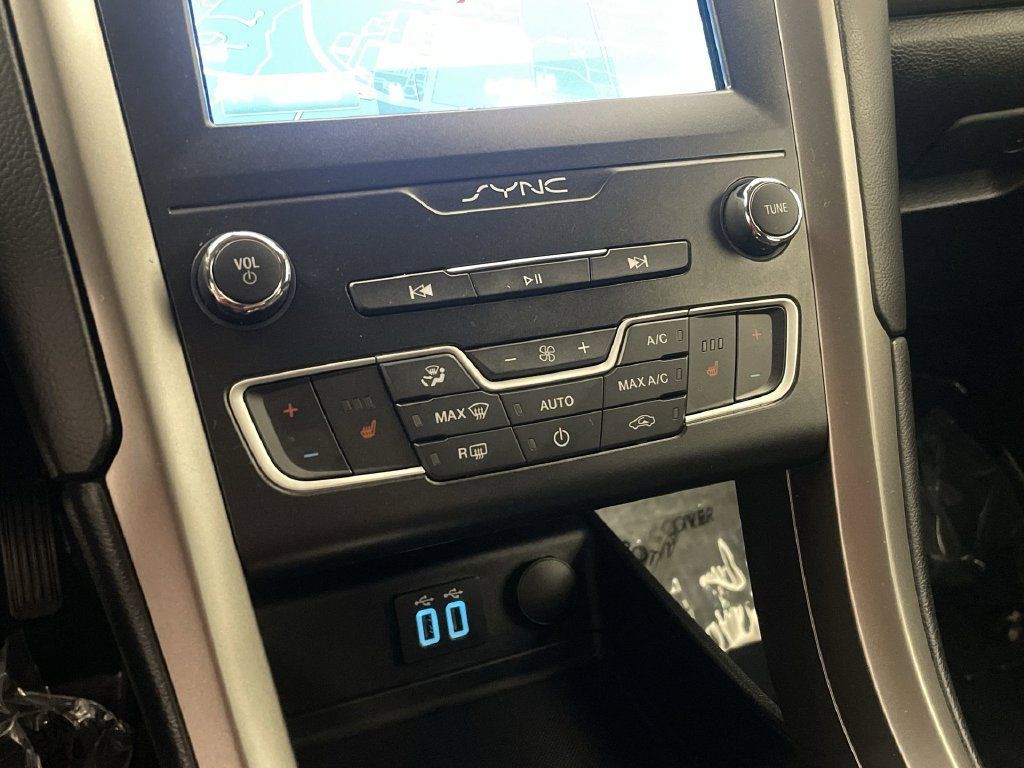 Used 2020 Ford Fusion SEL FWD image 12