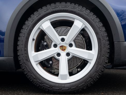 Certified 2024 Porsche 911 Dakar image 13