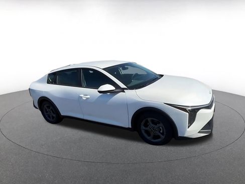 Used 2025 Kia K4 LXS image 2