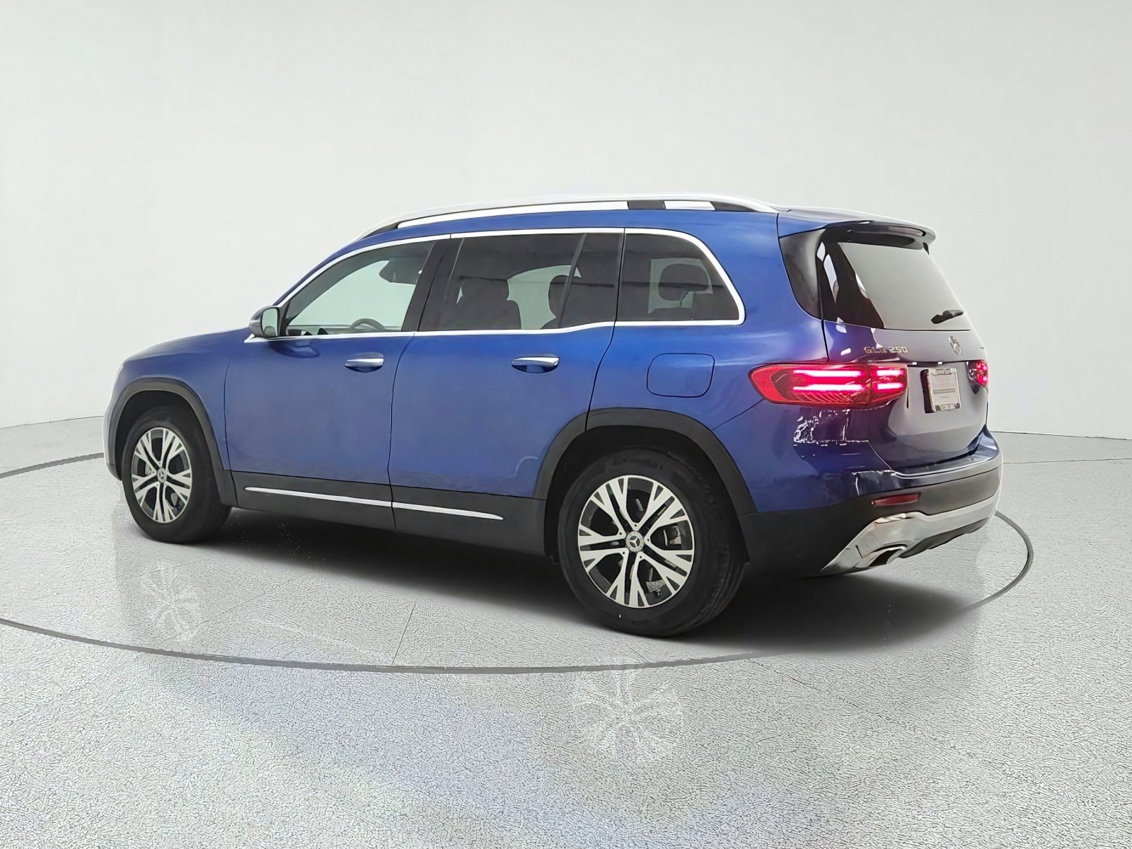 Used 2024 Mercedes-Benz GLB 250 4MATIC image 7