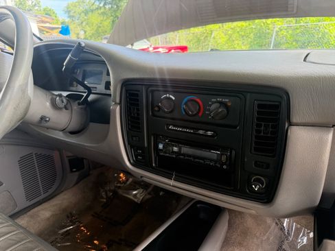 Used 1996 Chevrolet Impala SS RWD image 15