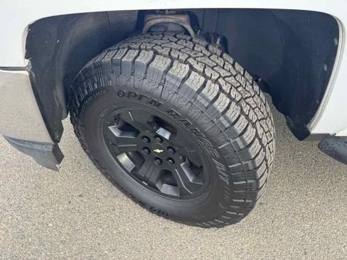 Used 2018 Chevrolet Silverado 1500 LT w/ All Star Edition image 41