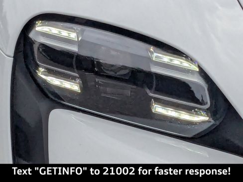 Used 2022 Porsche Taycan image 11