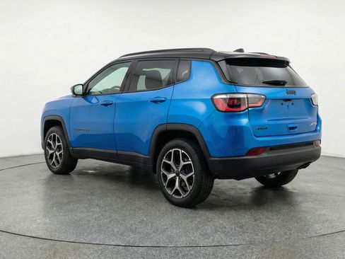 Used 2025 Jeep Compass Limited image 6