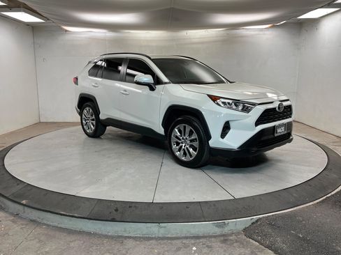 Used 2021 Toyota RAV4 XLE Premium w/ Carpet Mat Package (TMS) image 8