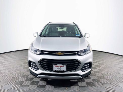 Used 2019 Chevrolet Trax LT w/ LT Convenience Package image 2
