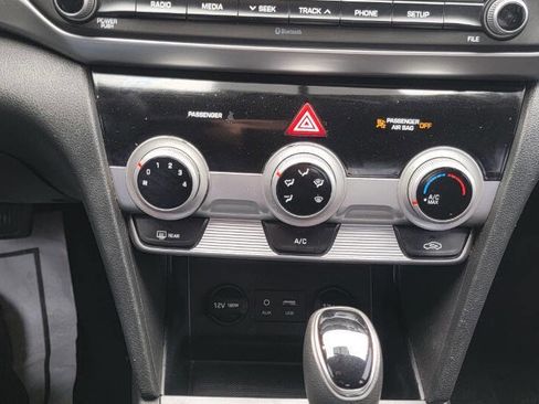 Used 2019 Hyundai Elantra SE w/ Cargo Package image 12