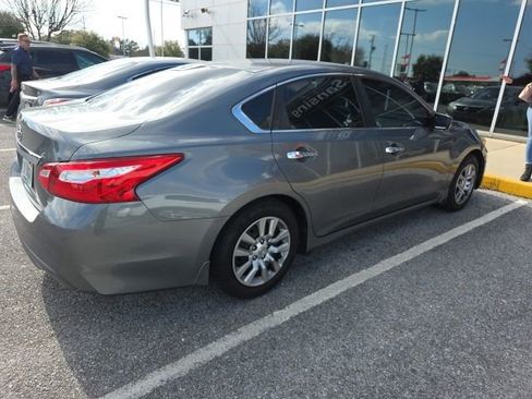 Used 2016 Nissan Altima 2.5 S w/ Power Driver Seat Package image 4