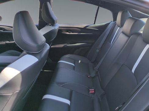 Used 2025 Toyota Camry SE image 13