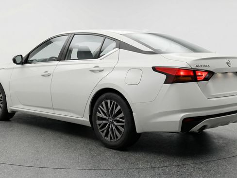 Used 2025 Nissan Altima 2.5 SV FWD image 6
