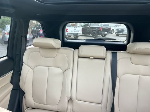 New 2026 Jeep Grand Cherokee Limited w/ Limited Altitude Package AWD/4WD image 32