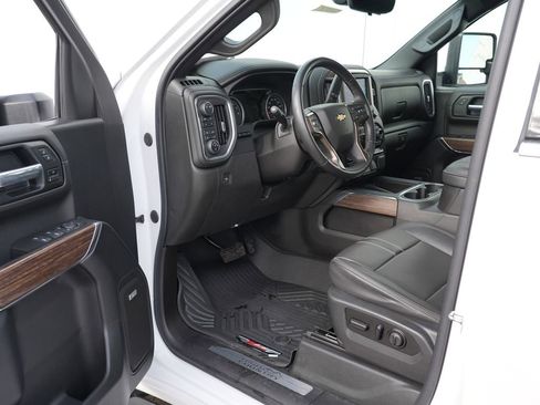 Used 2021 Chevrolet Silverado 1500 High Country w/ Technology Package image 14